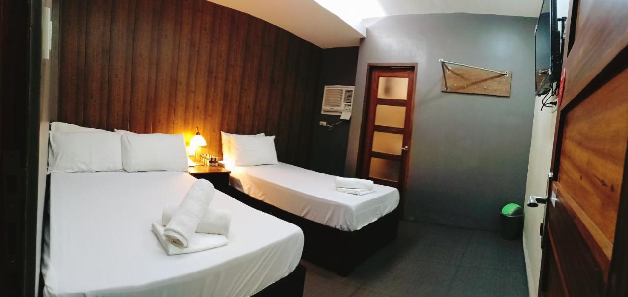 Westgate Hotel Лаоаг Экстерьер фото